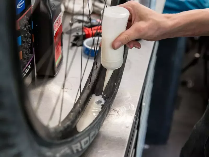 Pneus tubeless : tout ce qu'il faut savoir avant de passer le cap pour un événement cycliste